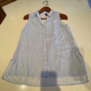 DIVIDED LIGHT WEIGHT  BLUE & WHITE STRIPED SLEEVELESS BUTTON DOWN SHIRT SZ 6